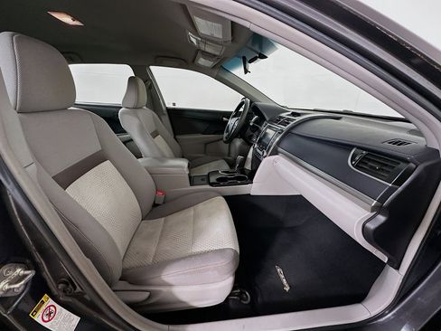 Used 2014 Toyota Camry LE image 28