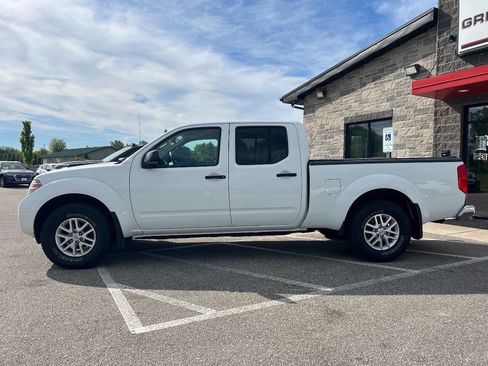 Used 2015 Nissan Frontier SV w/ SV Value Truck Package AWD/4WD image 8