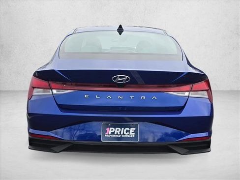 Used 2022 Hyundai Elantra SEL image 6