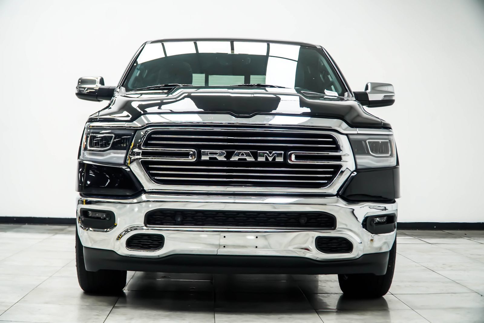 Used 2023 RAM 1500 Laramie AWD/4WD image 9