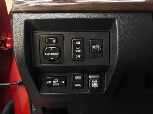 Used 2021 Toyota Tundra Limited w/ Limited Premium Package AWD/4WD image 18