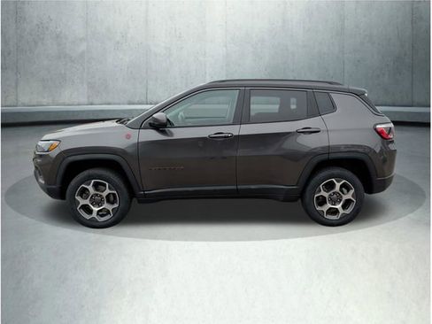 Used 2022 Jeep Compass Trailhawk w/ Sun and Sound Group AWD/4WD image 2