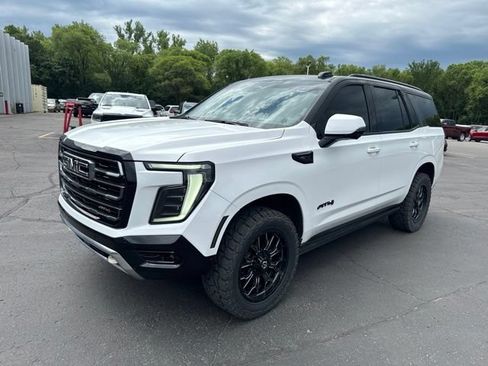 Used 2025 GMC Yukon AT4 w/ AT4 Premium Package AWD/4WD image 6