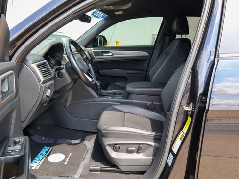 Used 2020 Volkswagen Atlas Cross Sport SE FWD image 12