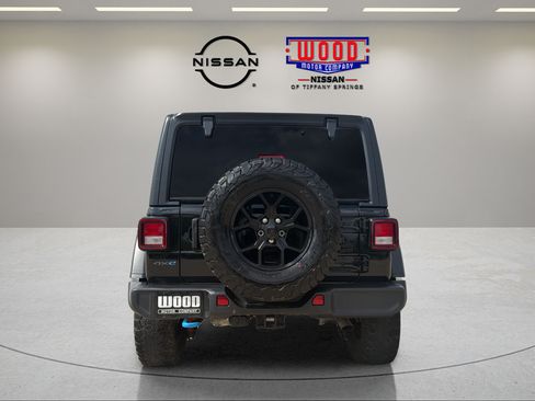 Used 2024 Jeep Wrangler Unlimited AWD/4WD image 3