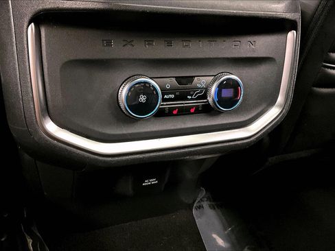 Used 2025 Ford Expedition Platinum AWD/4WD image 35