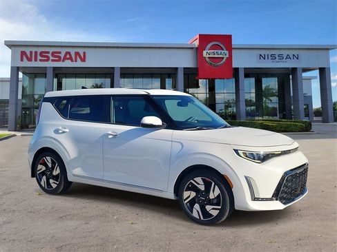 Used 2023 Kia Soul GT-Line w/ GT-Line Technology Package image 2