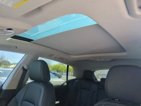 Used 2022 Audi Q8 Premium image 16