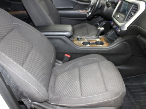 Used 2019 GMC Acadia SLE FWD image 19