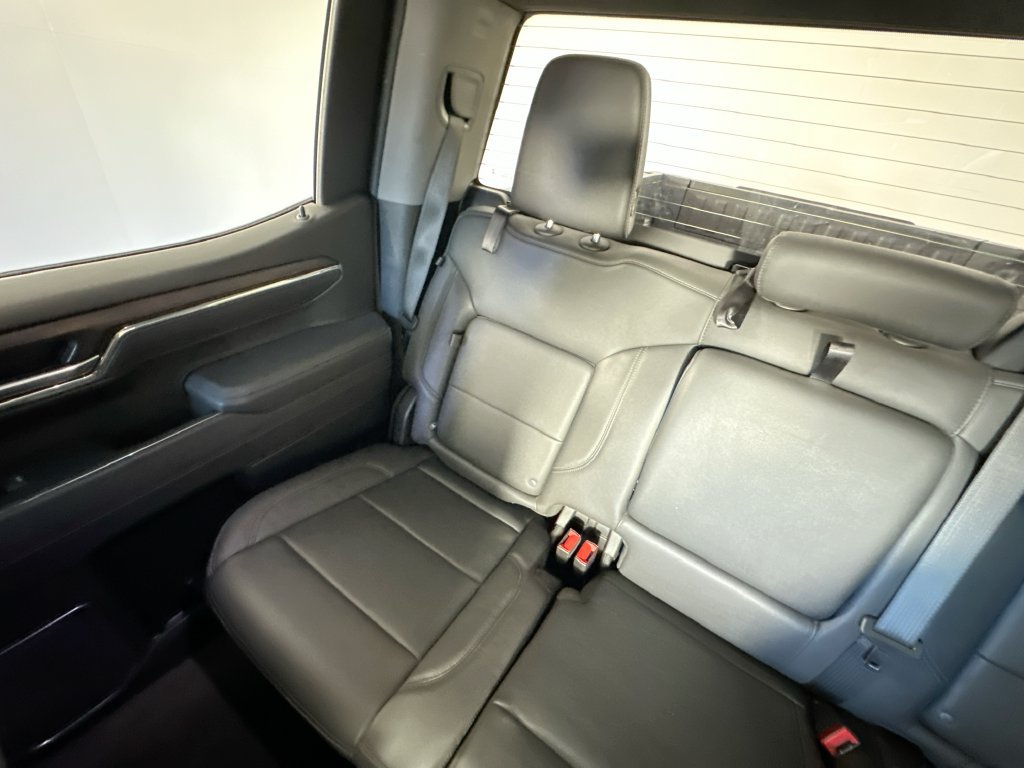 Used 2025 GMC Sierra 1500 SLT AWD/4WD image 12