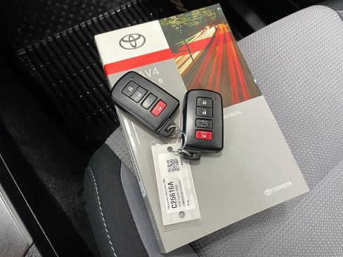 Used 2018 Toyota RAV4 XLE image 7