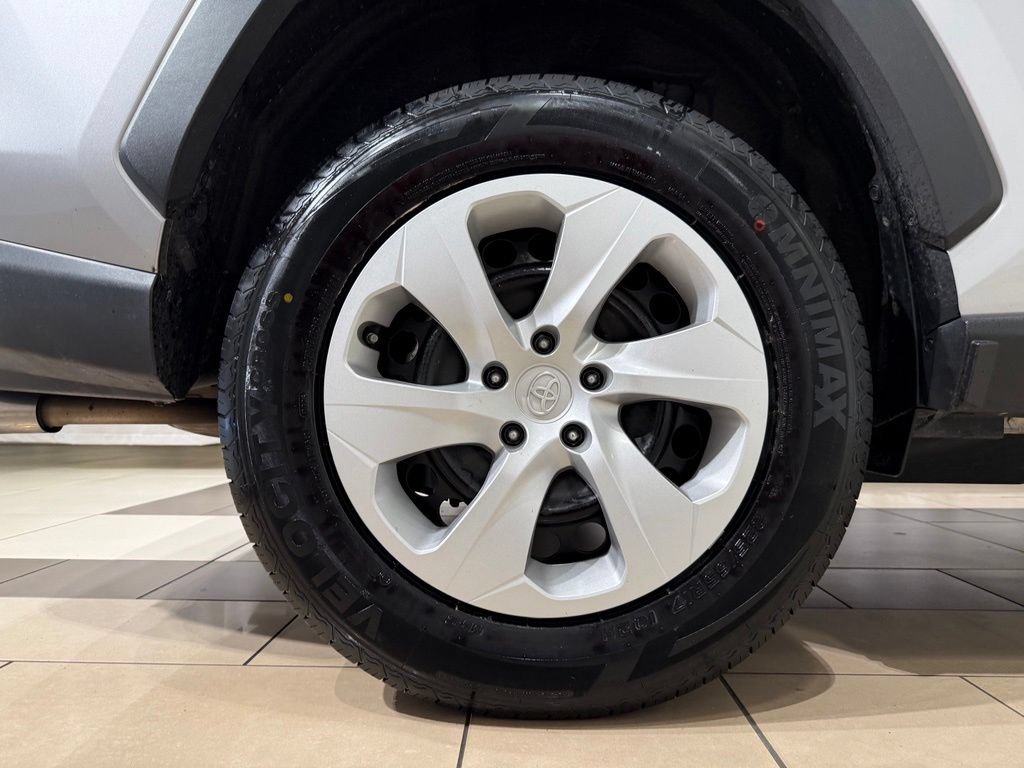 Certified 2025 Toyota RAV4 LE AWD/4WD image 9