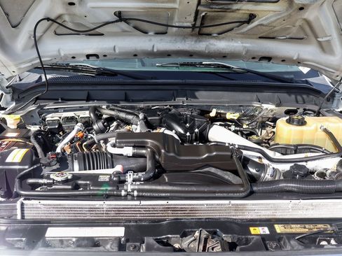 Used 2011 Ford F550 2WD Crew Cab Super Duty w/ Payload Upgrade Pkg image 15