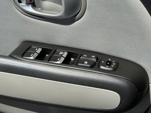 Used 2019 Kia Soul FWD image 23