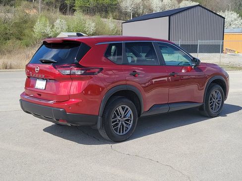 Used 2024 Nissan Rogue S image 3