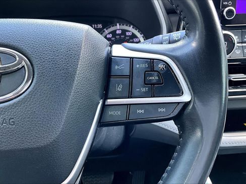 Used 2023 Toyota Highlander XLE FWD image 24
