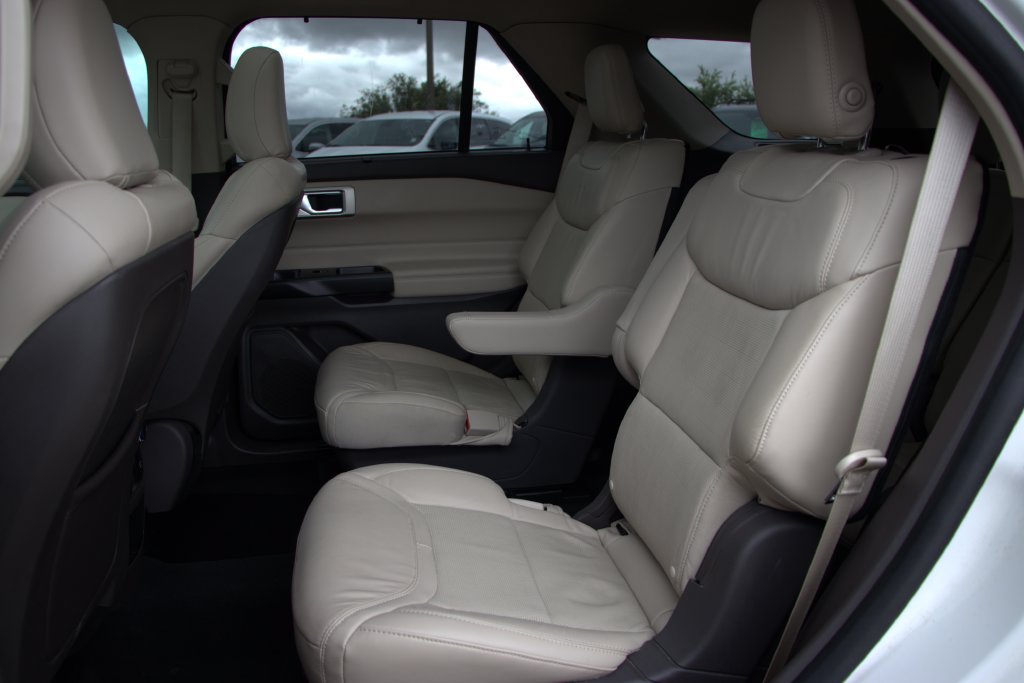 Used 2020 Ford Explorer Platinum w/ Premium Technology Package AWD/4WD image 22