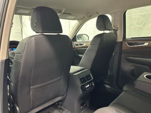 Used 2025 Volkswagen Atlas SE image 48