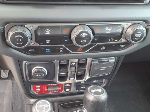 Used 2024 Jeep Wrangler Unlimited Rubicon 4xe AWD/4WD image 30