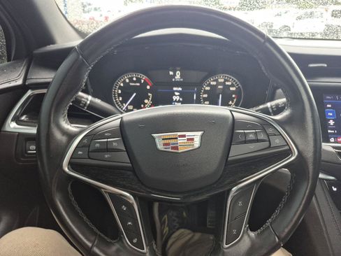 Used 2021 Cadillac XT5 Premium Luxury w/ LPO, Floor Liner Package FWD image 8
