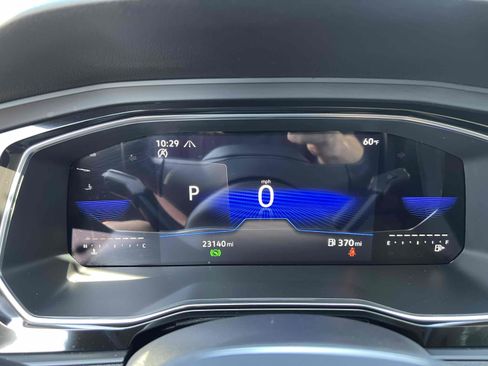 Used 2023 Volkswagen Jetta SE w/ Panoramic Sunroof Package FWD image 5