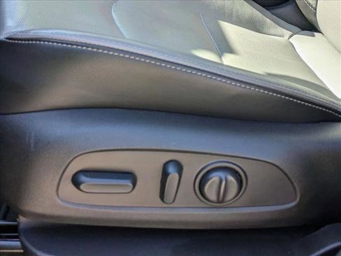 Used 2018 Chevrolet Equinox Premier image 4