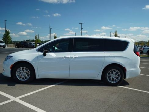 New 2026 Chrysler Voyager LX image 4