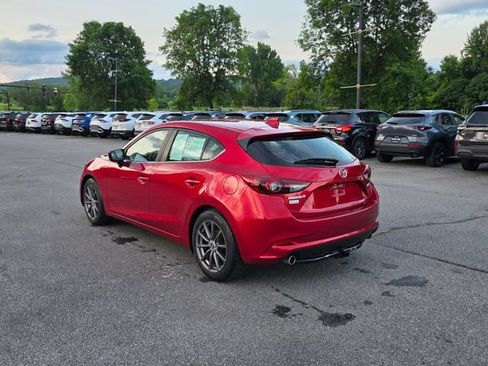 Used 2018 MAZDA MAZDA3 Grand Touring w/ Premium Equipment Package FWD image 6