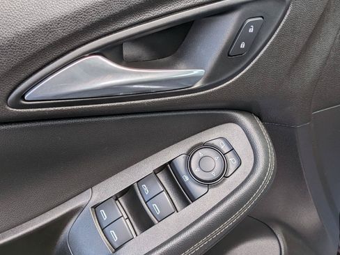 Used 2020 Buick Encore GX Preferred w/ Cold Weather Comfort Package AWD/4WD image 13