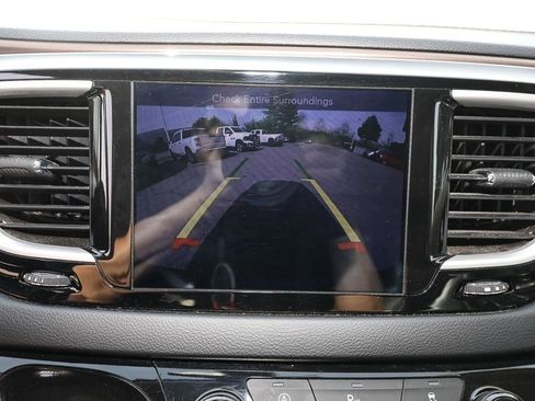 Used 2017 Chrysler Pacifica Touring-L w/ Tire & Wheel Group FWD image 18