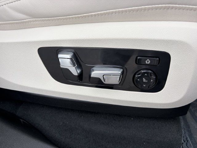 Certified 2025 BMW X7 xDrive40i w/ Premium Package AWD/4WD image 13