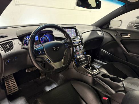 Used 2013 Hyundai Genesis 3.8 RWD image 10