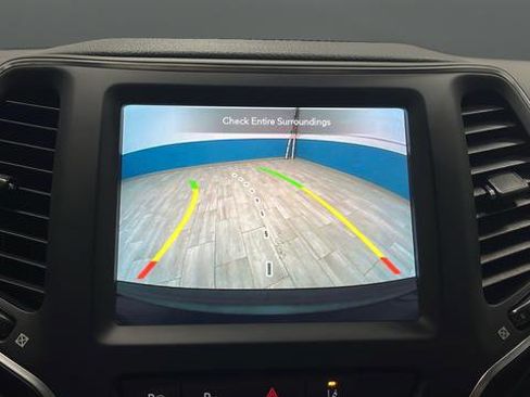 Used 2023 Jeep Cherokee Altitude Lux image 13