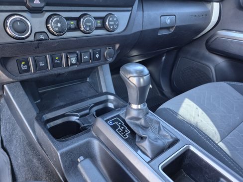 Used 2020 Toyota Tacoma TRD Sport w/ Technology Package AWD/4WD image 15