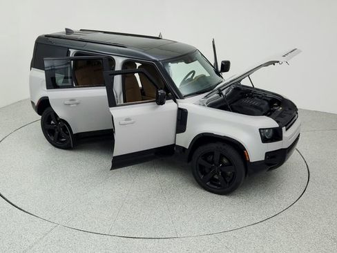 New 2026 Land Rover Defender 110 X-Dynamic SE image 34