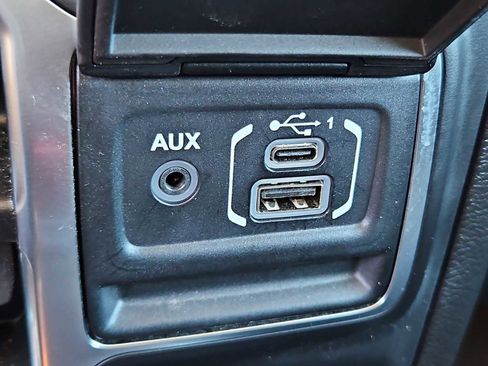 Used 2023 Jeep Wrangler Sport S image 37