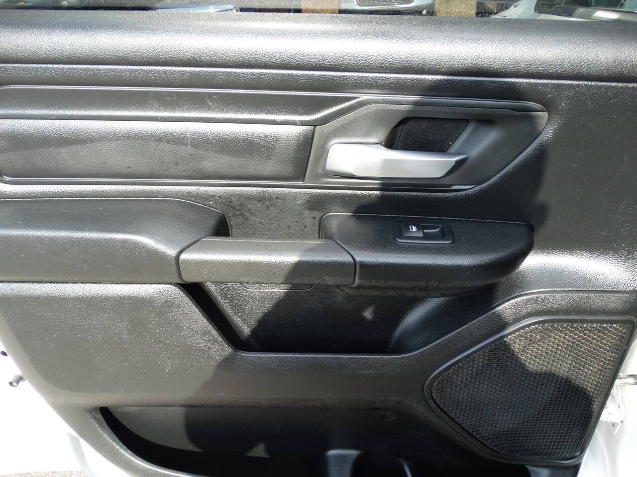 Used 2019 RAM 1500 4x4 Crew Cab Tradesman w/ SXT Appearance Group image 28