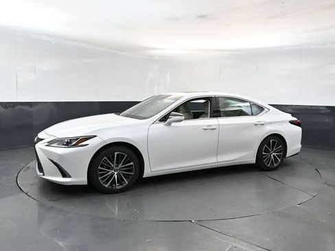 Used 2024 Lexus ES 350 w/ Premium Package FWD image 2