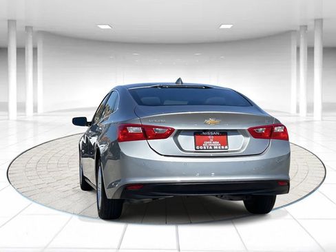 Used 2024 Chevrolet Malibu LT image 3