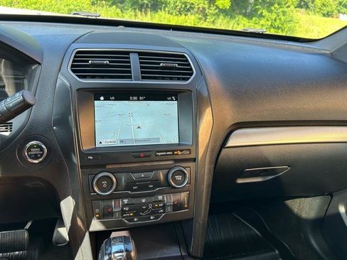 Used 2018 Ford Explorer XLT w/ Equipment Group 202A AWD/4WD image 20