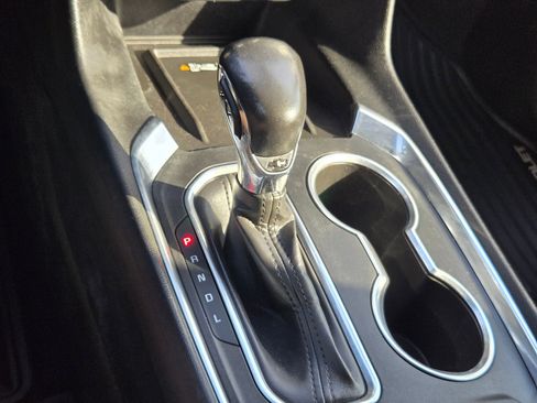 Used 2022 Chevrolet Traverse LT FWD image 18