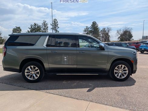 Used 2023 Chevrolet Suburban Premier image 6