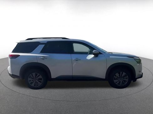 Used 2025 Nissan Pathfinder SV FWD image 12