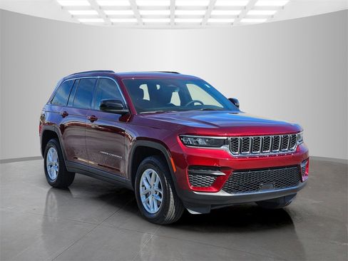 Used 2025 Jeep Grand Cherokee Laredo X w/ Luxury Tech Group I image 8