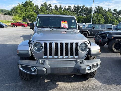 Used 2018 Jeep Wrangler Unlimited Sahara AWD/4WD image 2