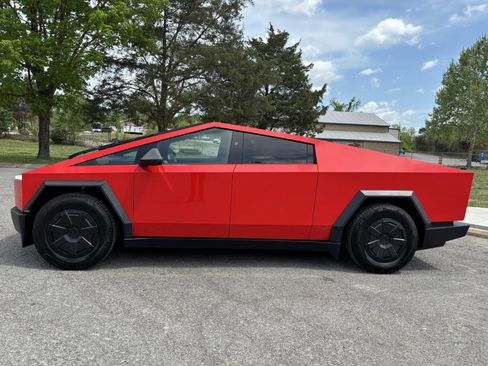 Used 2024 Tesla Cybertruck AWD Crew Cab image 10