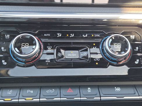 New 2026 GMC Sierra 3500 Denali w/ Denali Reserve Package image 38