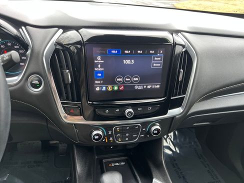Used 2023 Chevrolet Traverse LT image 15