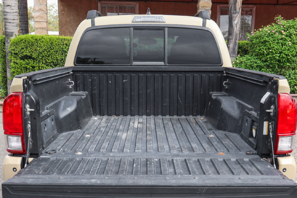 Used 2016 Toyota Tacoma TRD Sport RWD image 8