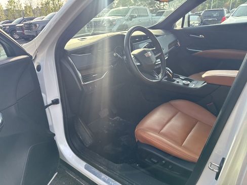 Used 2022 Cadillac XT4 Premium Luxury w/ Enhanced Visibility Package image 9